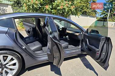 Седан Tesla Model 3 2020 в 