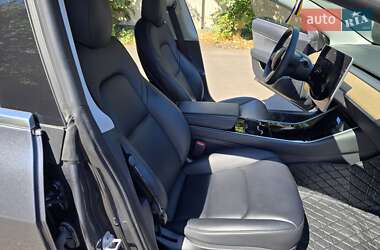 Седан Tesla Model 3 2020 в 