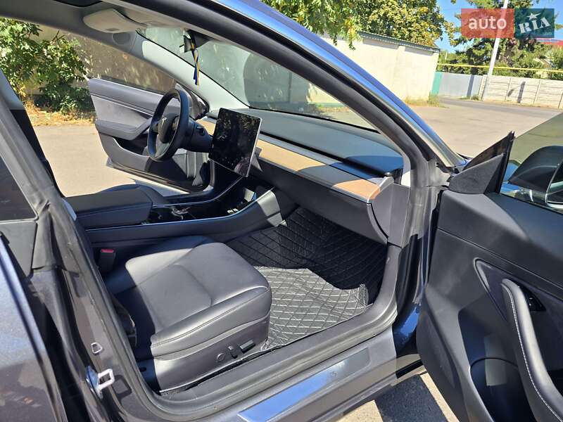 Седан Tesla Model 3 2020 в Одессе