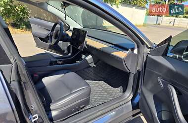 Седан Tesla Model 3 2020 в 
