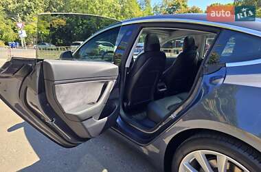 Седан Tesla Model 3 2020 в 