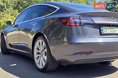 Седан Tesla Model 3 2020 в 