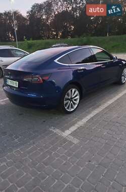 Седан Tesla Model 3 2018 в Шептицькому