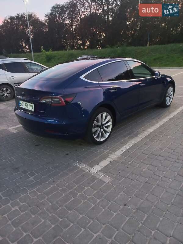 Седан Tesla Model 3 2018 в Шептицькому
