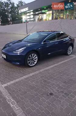 Седан Tesla Model 3 2018 в Шептицькому