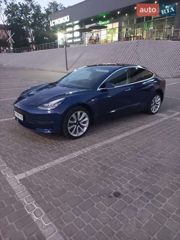 Седан Tesla Model 3 2018 в Шептицькому