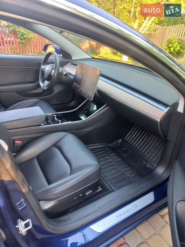 Седан Tesla Model 3 2018 в Шептицькому