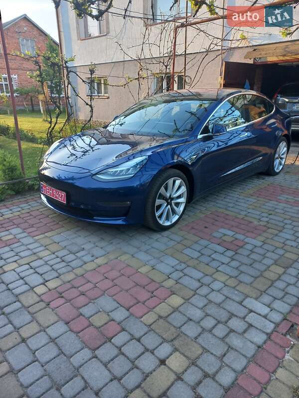 Седан Tesla Model 3 2018 в Шептицькому