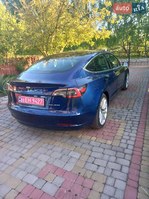 Седан Tesla Model 3 2018 в Шептицькому