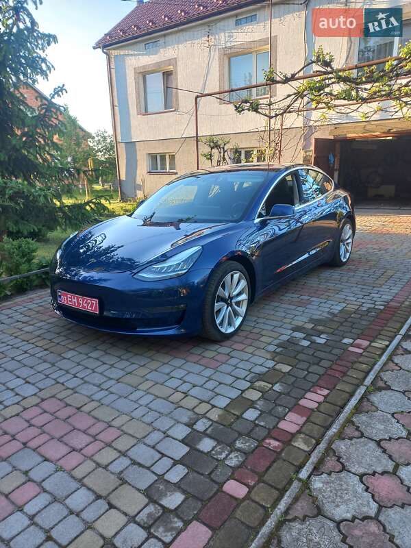 Седан Tesla Model 3 2018 в Шептицькому