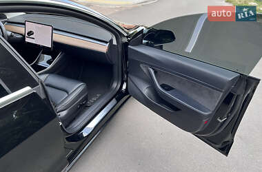 Седан Tesla Model 3 2020 в 