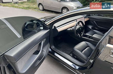 Седан Tesla Model 3 2020 в 