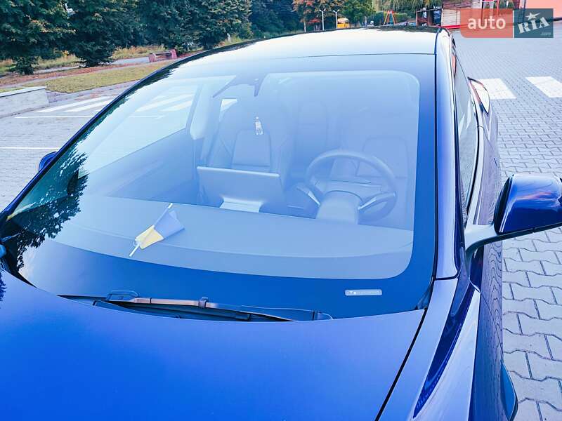 Седан Tesla Model 3 2023 в Киеве