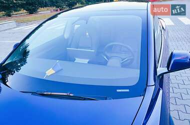 Седан Tesla Model 3 2023 в 
