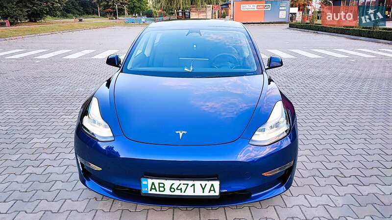 Седан Tesla Model 3 2023 в Киеве