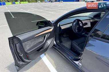 Седан Tesla Model 3 2023 в 
