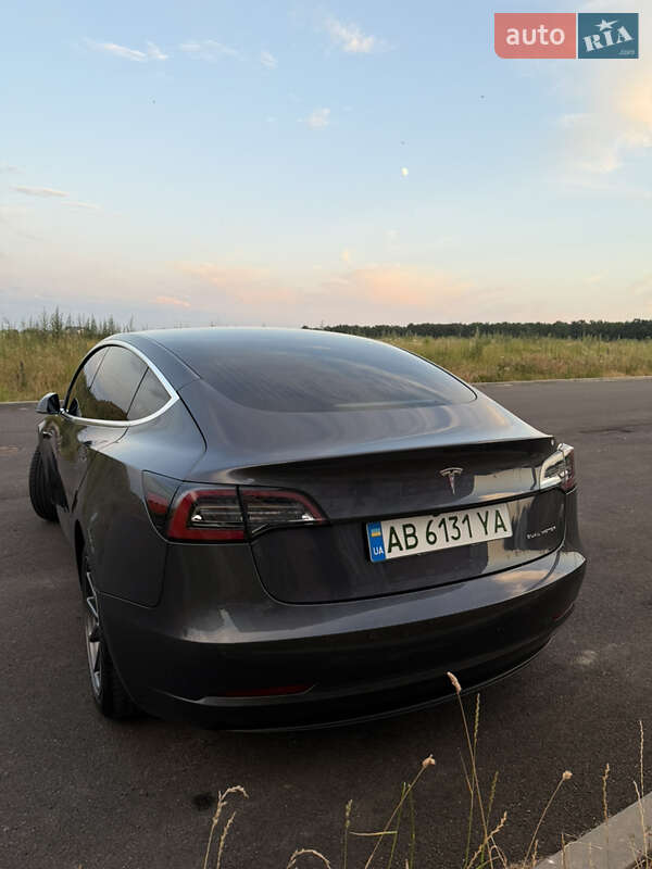 Седан Tesla Model 3 2019 в Виннице