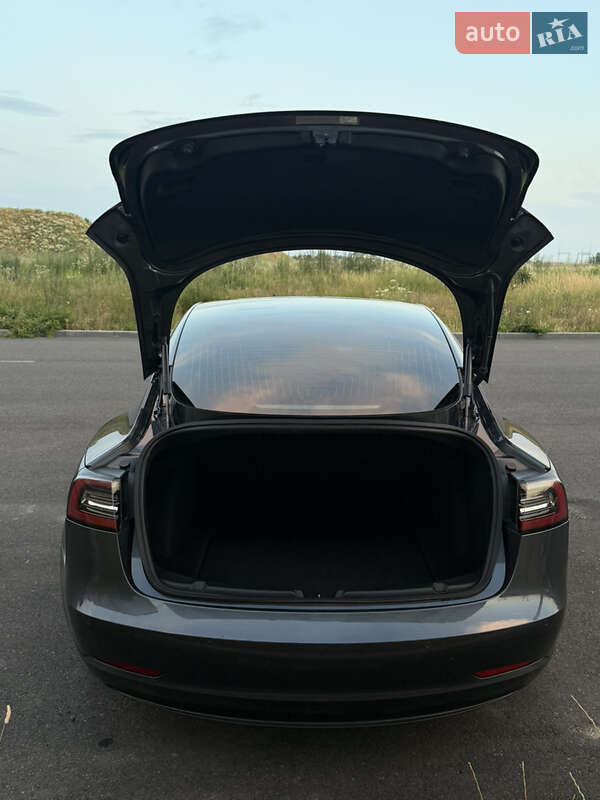 Седан Tesla Model 3 2019 в Виннице