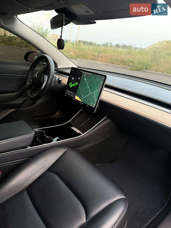 Седан Tesla Model 3 2019 в Виннице
