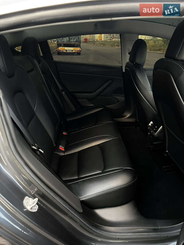Седан Tesla Model 3 2019 в Виннице