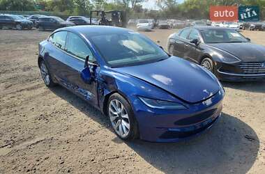 Седан Tesla Model 3 2024 в 