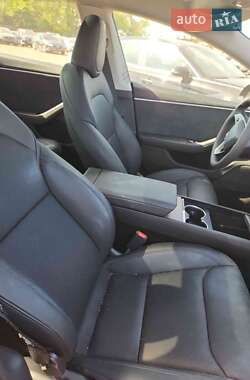Седан Tesla Model 3 2024 в 
