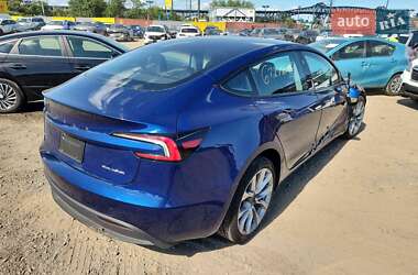 Седан Tesla Model 3 2024 в 