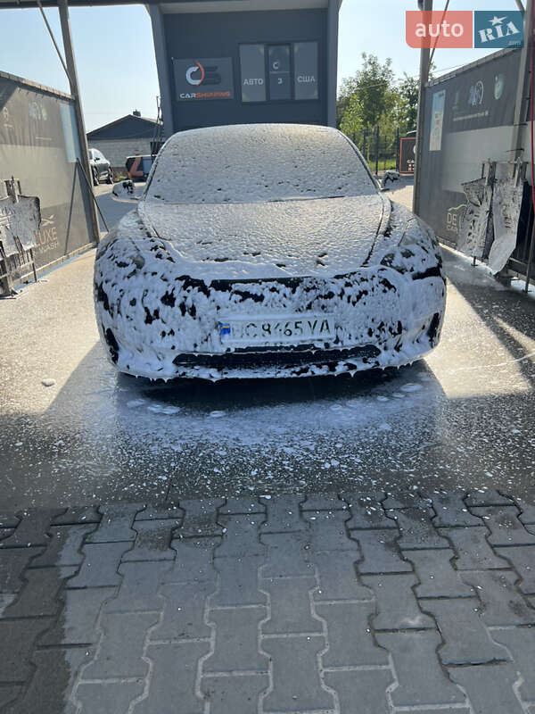 Седан Tesla Model 3 2019 в Львові