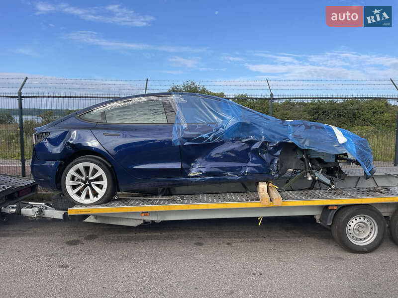 Седан Tesla Model 3 2022 в Рівному