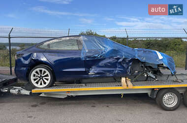 Седан Tesla Model 3 2022 в 