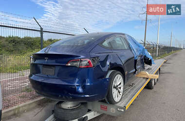 Седан Tesla Model 3 2022 в 