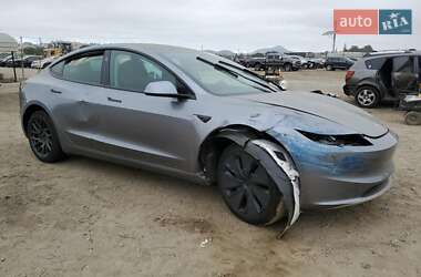 Седан Tesla Model 3 2025 в 