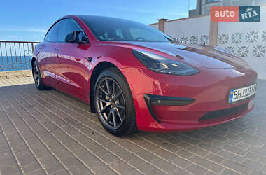 Седан Tesla Model 3 2021 в 