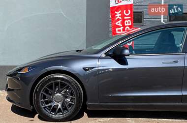 Седан Tesla Model 3 2024 в 