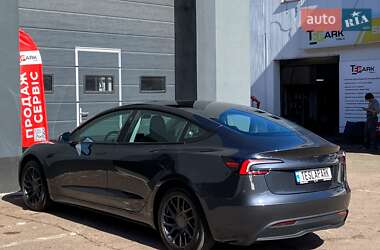 Седан Tesla Model 3 2024 в 