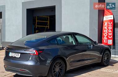 Седан Tesla Model 3 2024 в 