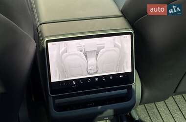 Седан Tesla Model 3 2024 в 