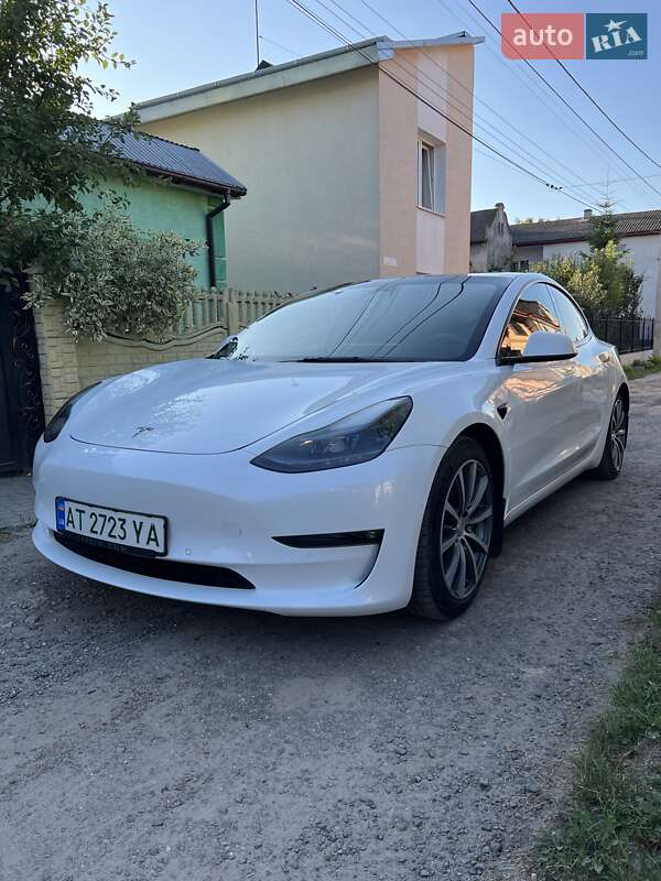 Седан Tesla Model 3 2021 в 