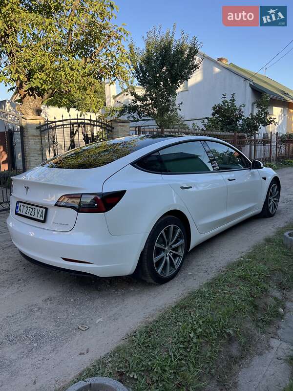 Седан Tesla Model 3 2021 в Львове