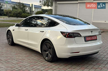 Седан Tesla Model 3 2023 в 