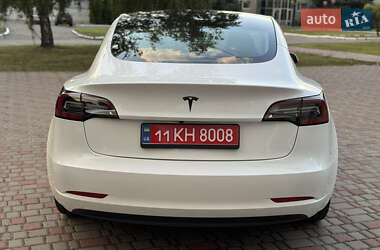Седан Tesla Model 3 2023 в 