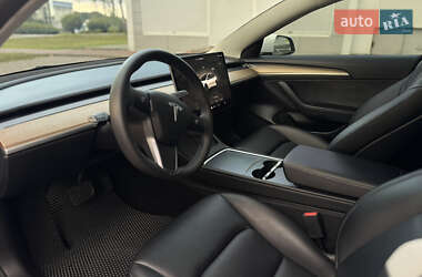 Седан Tesla Model 3 2023 в 