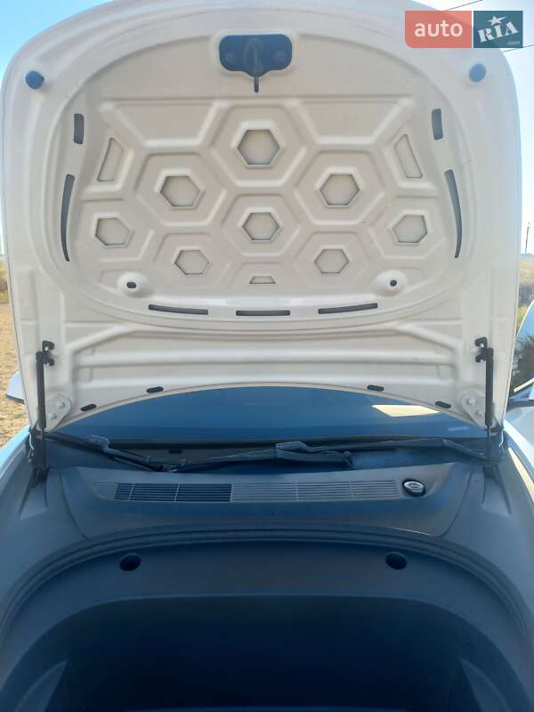 Седан Tesla Model 3 2021 в Одессе