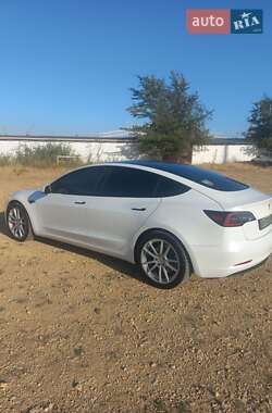 Седан Tesla Model 3 2021 в 
