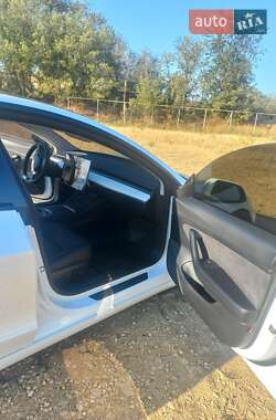 Седан Tesla Model 3 2021 в 