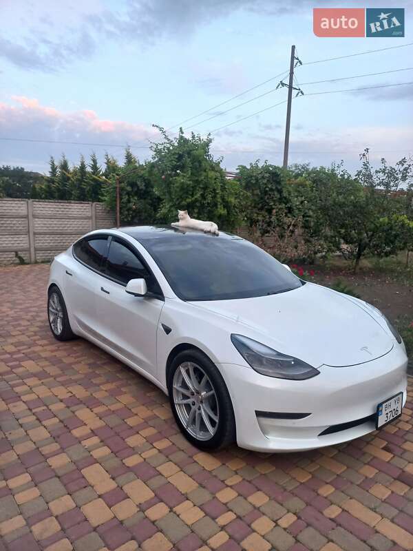 Седан Tesla Model 3 2021 в Одессе