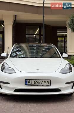 Седан Tesla Model 3 2021 в 