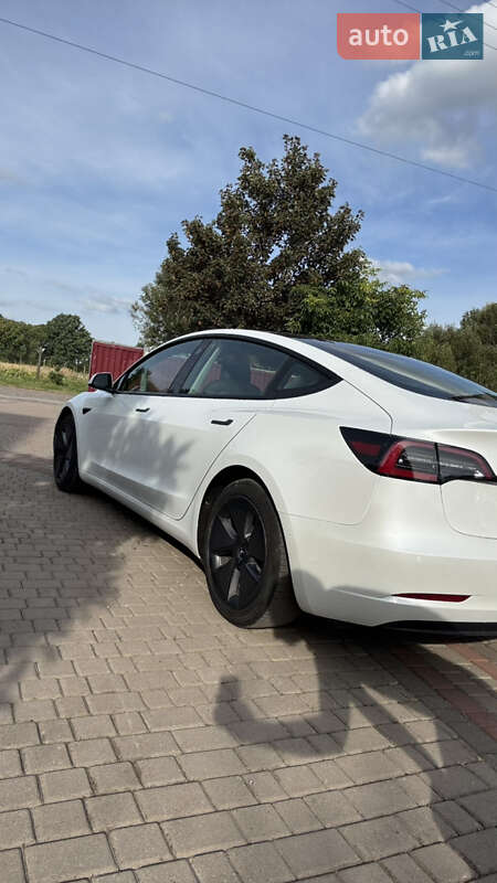 Седан Tesla Model 3 2021 в Шептицькому