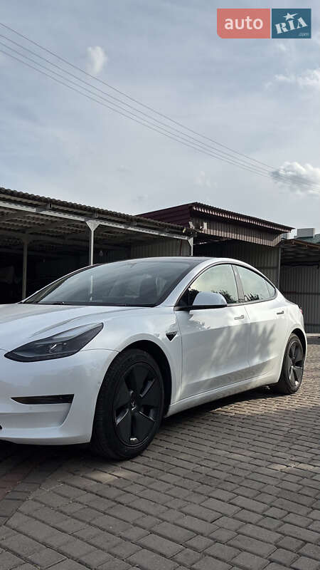 Седан Tesla Model 3 2021 в Шептицькому