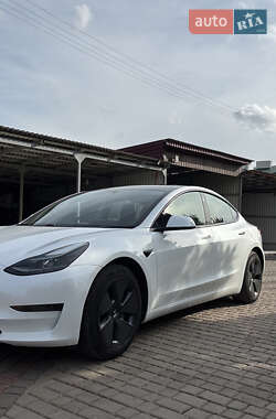 Седан Tesla Model 3 2021 в 
